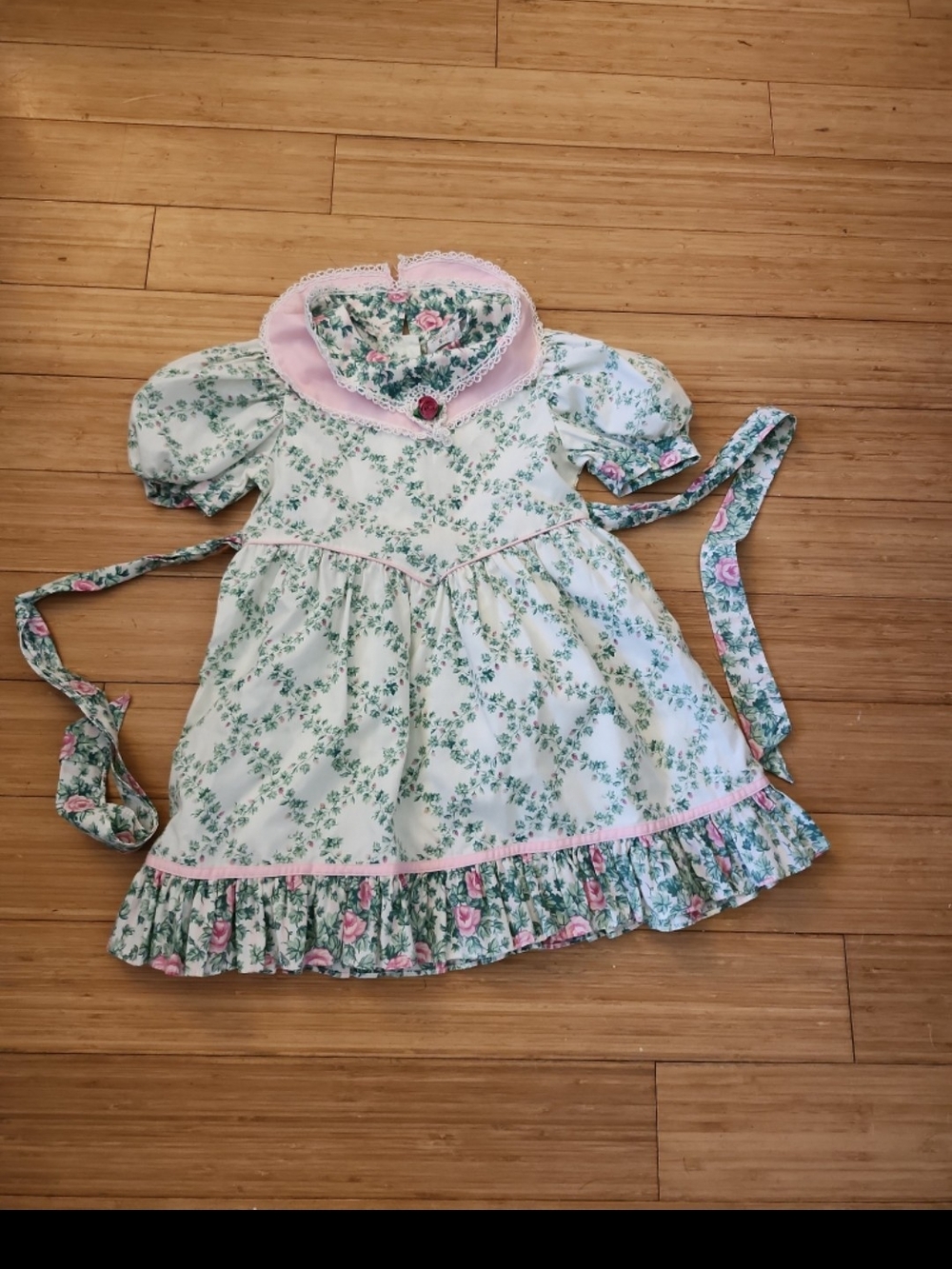 Girls floral puff sleeve dress with pink collar and trim size 6 tea party vintag